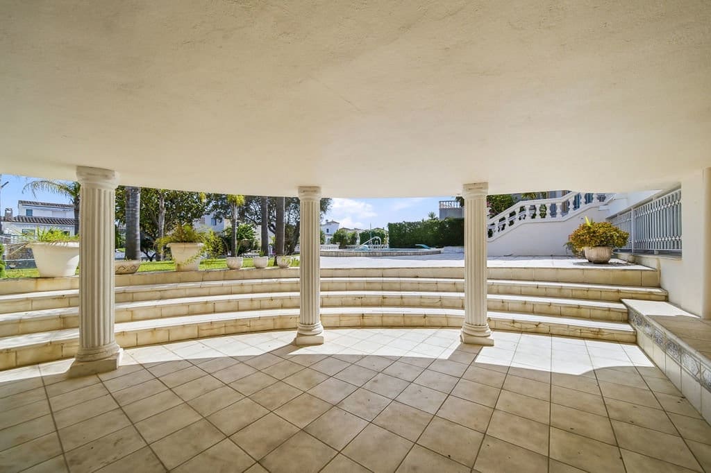 3 sovrum Villa till salu i Empuriabrava med pool garage - 1 375 000 € (Ref: 9816522)