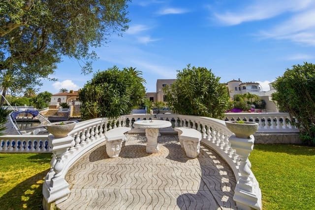 3 sypialnia Willa na sprzedaż w Empuriabrava, Castelló d'Empúries z basenem garażem - 1 375 000 € (Ref: 9816522)