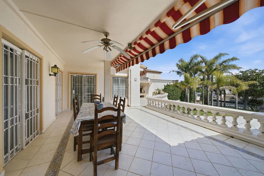3 sovrum Villa till salu i Empuriabrava med pool garage - 1 375 000 € (Ref: 9816522)