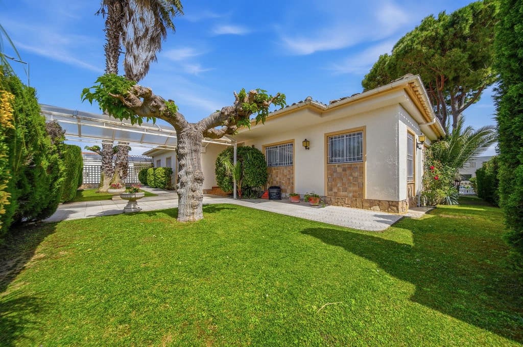 3 sovrum Villa till salu i Empuriabrava med pool garage - 1 375 000 € (Ref: 9816522)