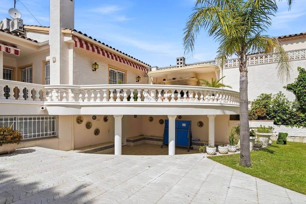 3 sovrum Villa till salu i Empuriabrava med pool garage - 1 375 000 € (Ref: 9816522)