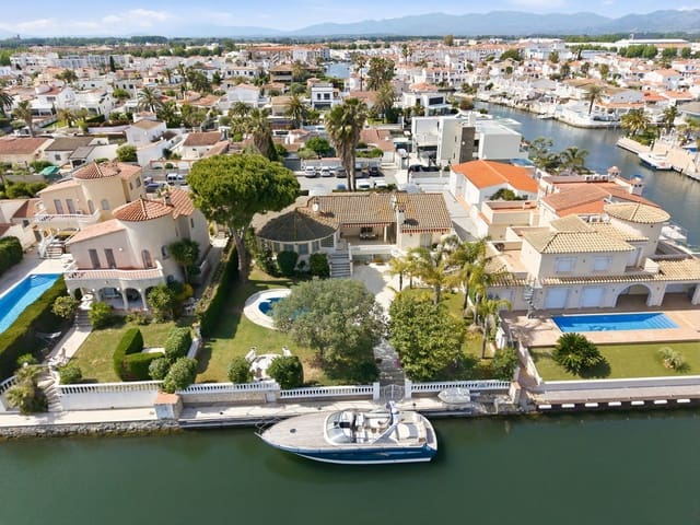 3 sypialnia Willa na sprzedaż w Empuriabrava, Castelló d'Empúries z basenem garażem - 1 375 000 € (Ref: 9816522)