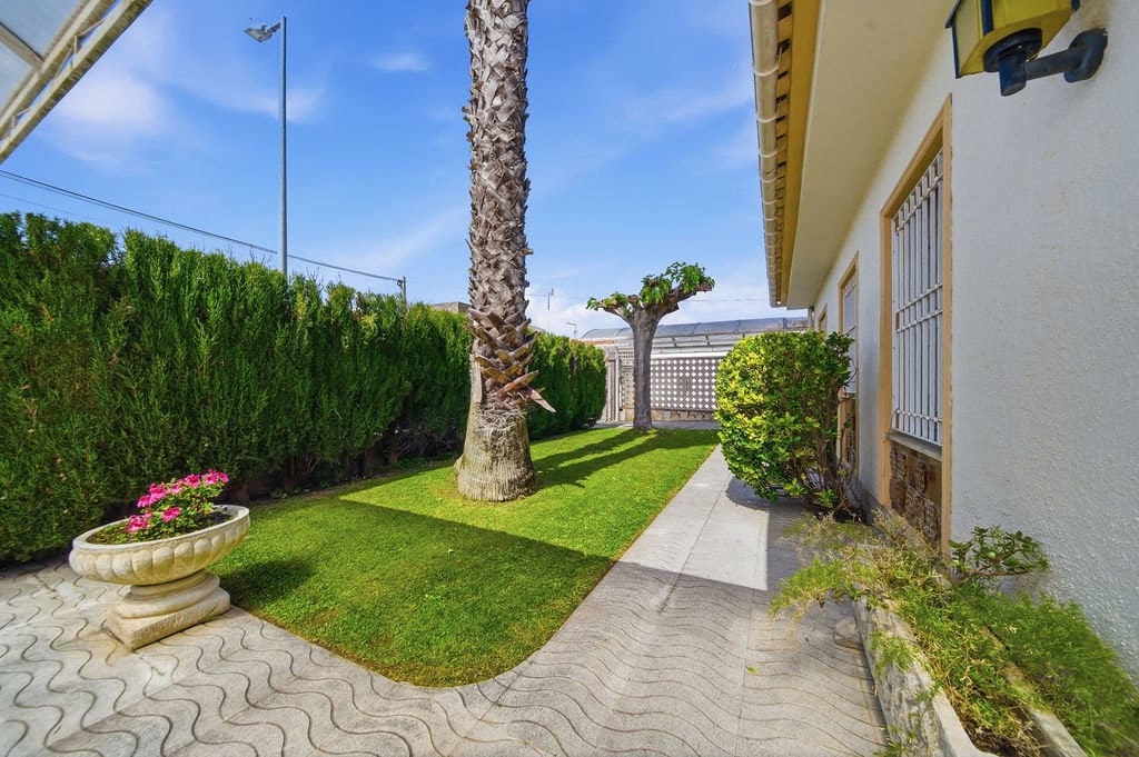 3 sovrum Villa till salu i Empuriabrava med pool garage - 1 375 000 € (Ref: 9816522)