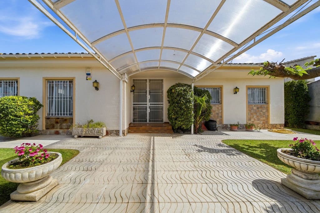 3 sovrum Villa till salu i Empuriabrava med pool garage - 1 375 000 € (Ref: 9816522)