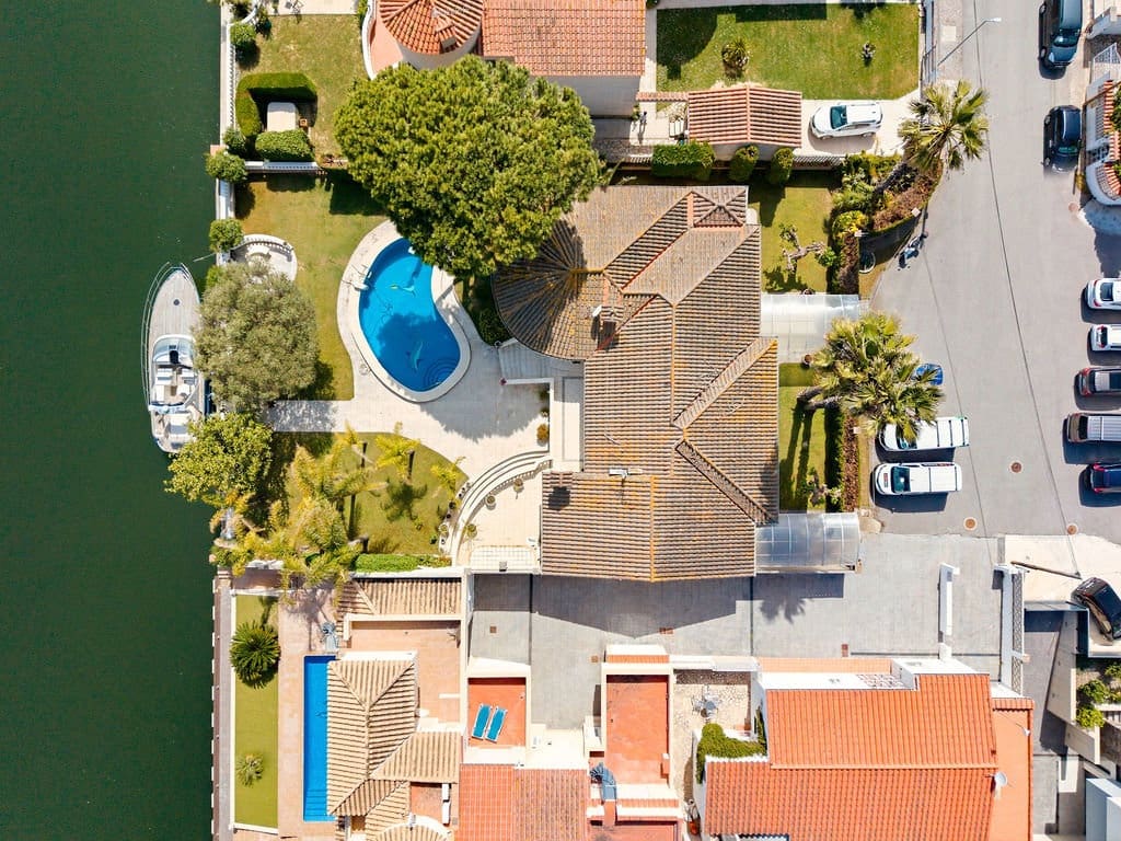 3 sovrum Villa till salu i Empuriabrava med pool garage - 1 375 000 € (Ref: 9816522)