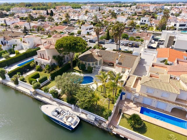 3 sypialnia Willa na sprzedaż w Empuriabrava, Castelló d'Empúries z basenem garażem - 1 375 000 € (Ref: 9816522)