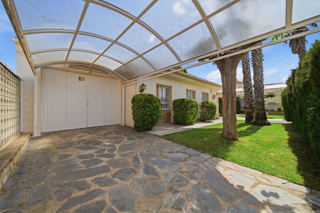 3 sovrum Villa till salu i Empuriabrava med pool garage - 1 375 000 € (Ref: 9816522)