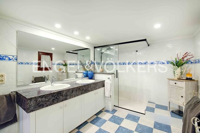 9 slaapkamer Villa te koop in Terrades met zwembad - € 940.000 (Ref: 9832002)