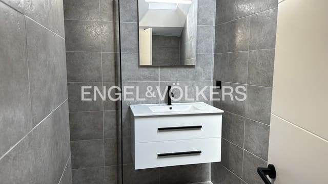 2 soveværelse Lejlighed til salg i Figueres - € 230.000 (Ref: 9832003)