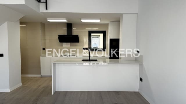 3 soveværelse Lejlighed til salg i Figueres - € 290.000 (Ref: 9832004)