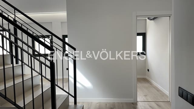 3 soveværelse Lejlighed til salg i Figueres - € 290.000 (Ref: 9832004)