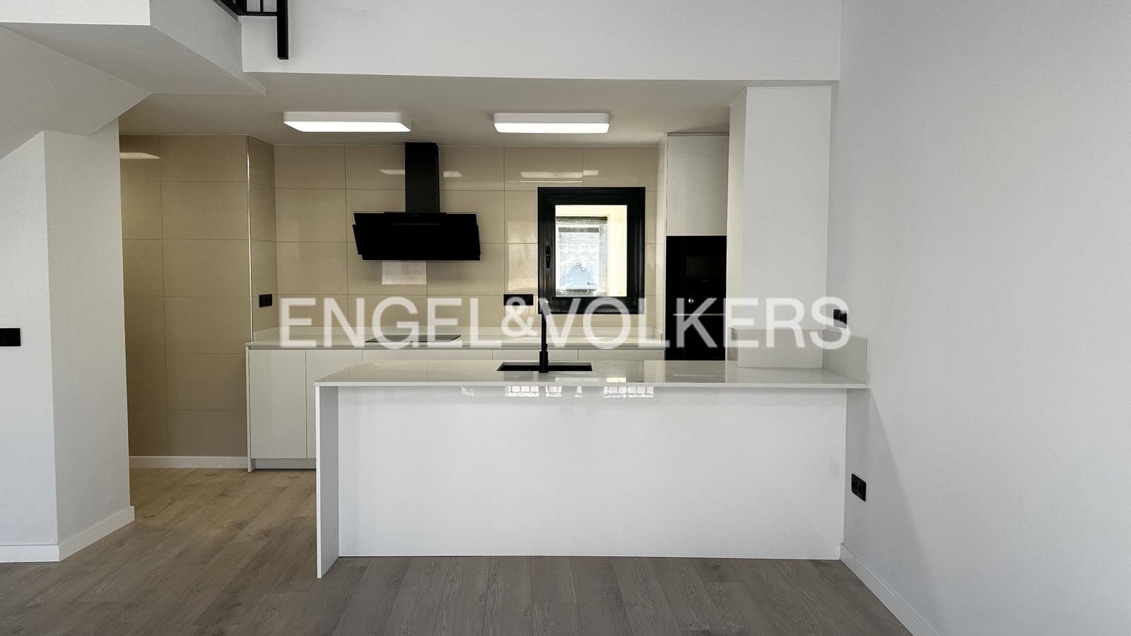3 bedroom Apartment for sale in Figueres - € 290,000 (Ref: 9832004)
