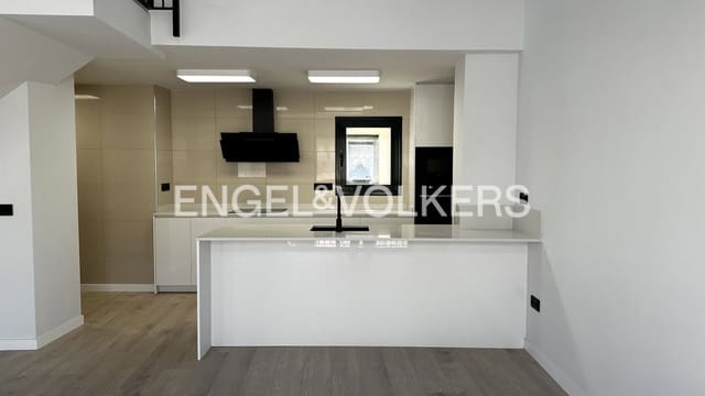 3 soveværelse Lejlighed til salg i Figueres - € 290.000 (Ref: 9832004)