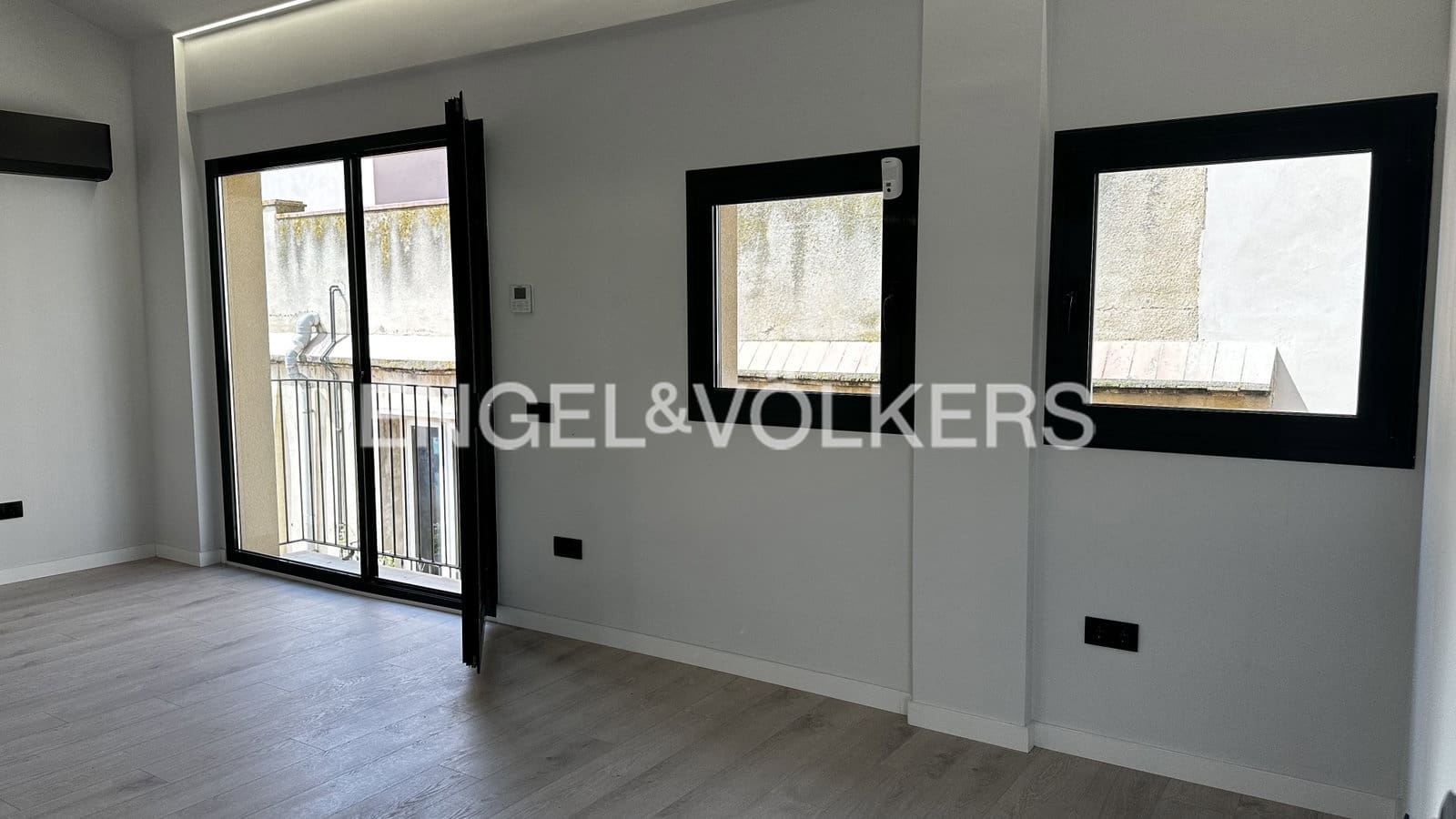 3 bedroom Apartment for sale in Figueres - € 290,000 (Ref: 9832004)