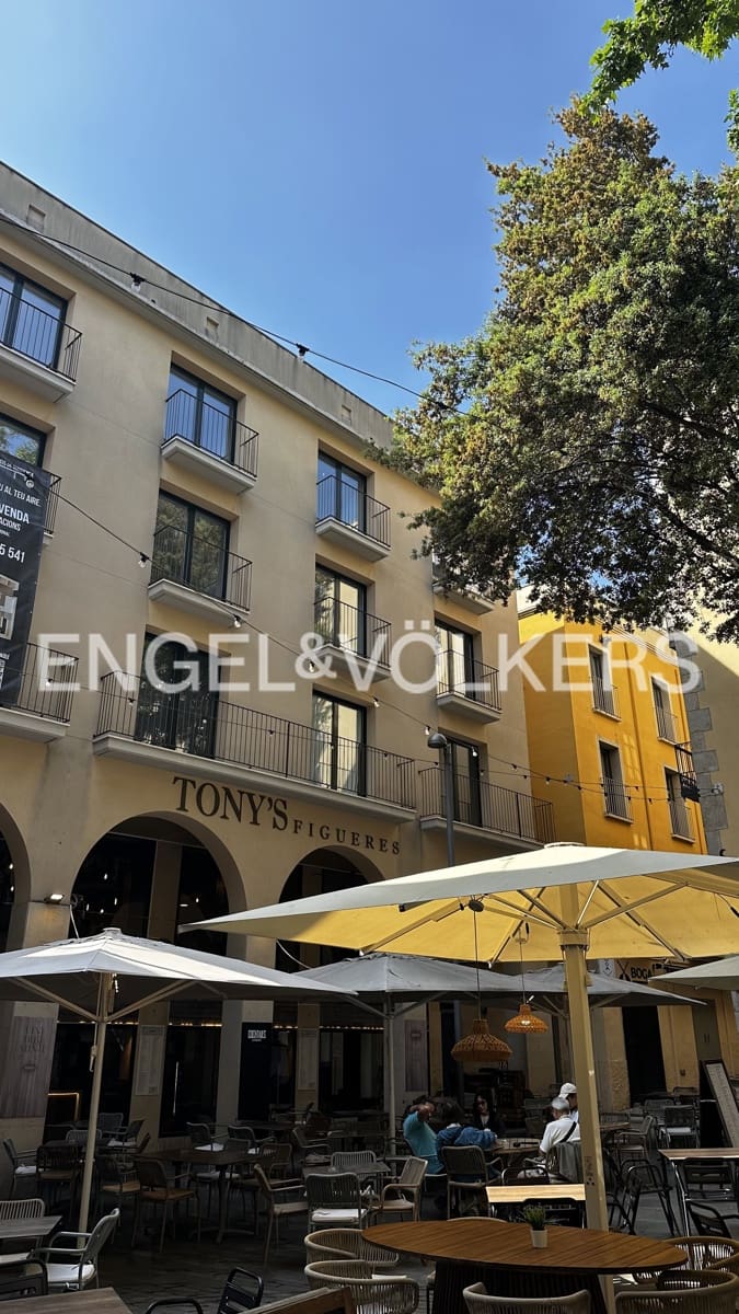 3 bedroom Apartment for sale in Figueres - € 290,000 (Ref: 9832004)