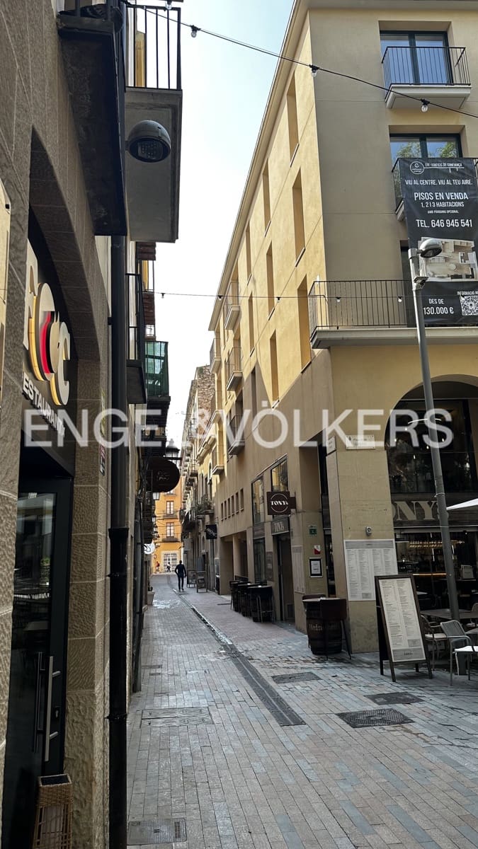3 bedroom Apartment for sale in Figueres - € 290,000 (Ref: 9832004)