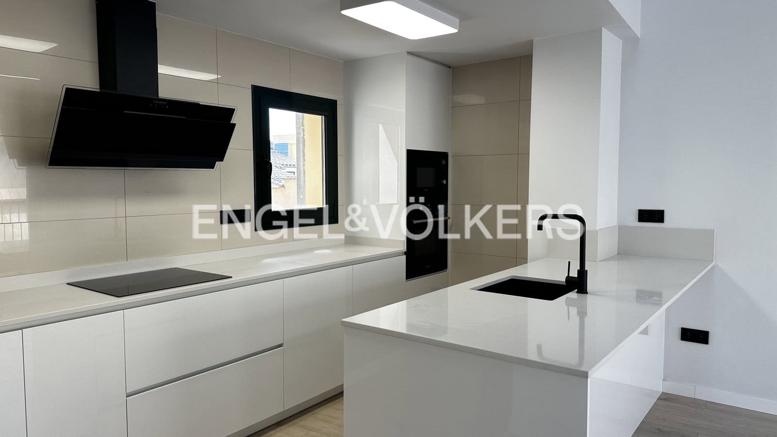 3 bedroom Apartment for sale in Figueres - € 290,000 (Ref: 9832004)
