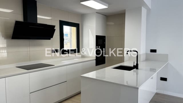 3 soveværelse Lejlighed til salg i Figueres - € 290.000 (Ref: 9832004)