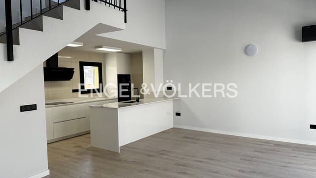 3 soveværelse Lejlighed til salg i Figueres - € 290.000 (Ref: 9832004)