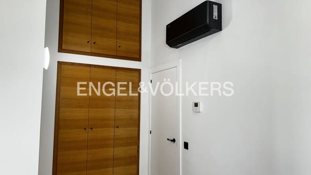 3 soveværelse Lejlighed til salg i Figueres - € 290.000 (Ref: 9832004)