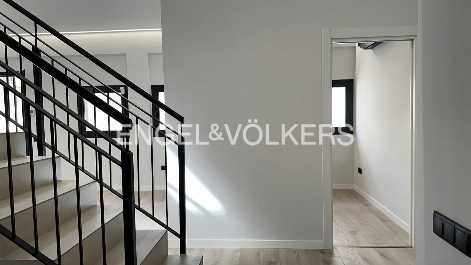 3 bedroom Apartment for sale in Figueres - € 290,000 (Ref: 9832004)