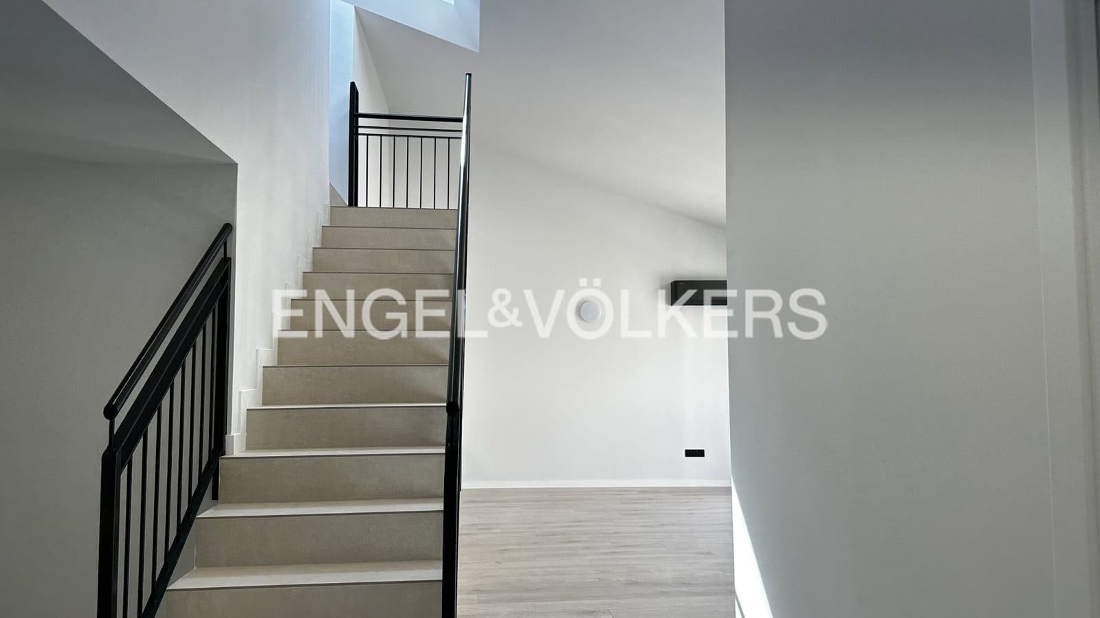 3 bedroom Apartment for sale in Figueres - € 290,000 (Ref: 9832004)