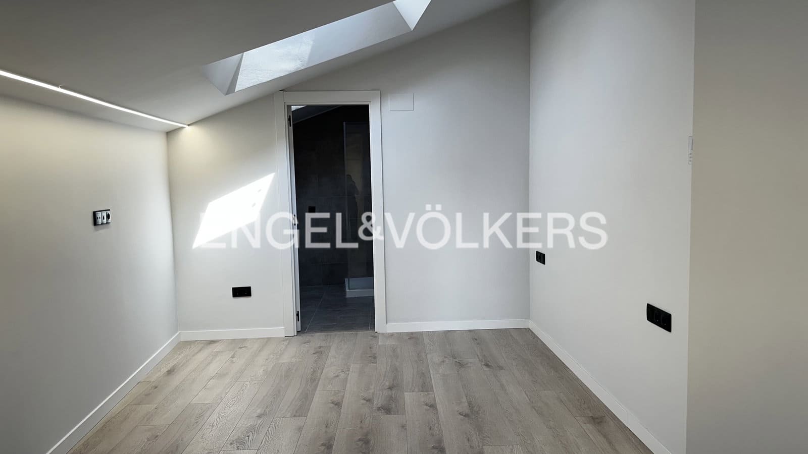 3 bedroom Apartment for sale in Figueres - € 290,000 (Ref: 9832004)