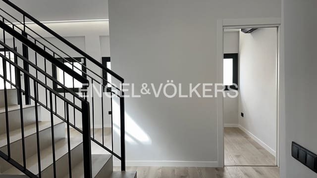 3 soveværelse Lejlighed til salg i Figueres - € 290.000 (Ref: 9832004)