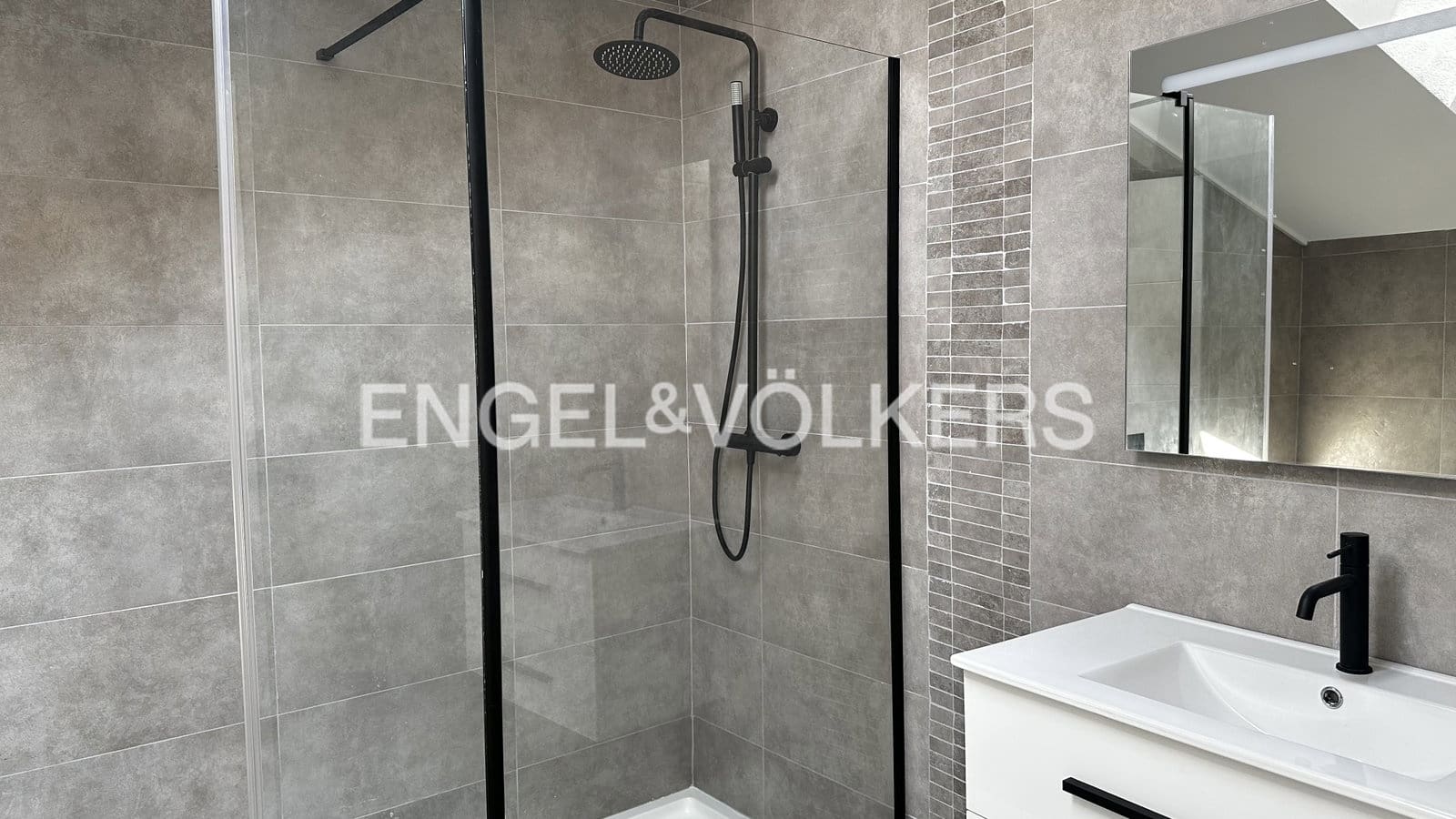 3 bedroom Apartment for sale in Figueres - € 290,000 (Ref: 9832004)