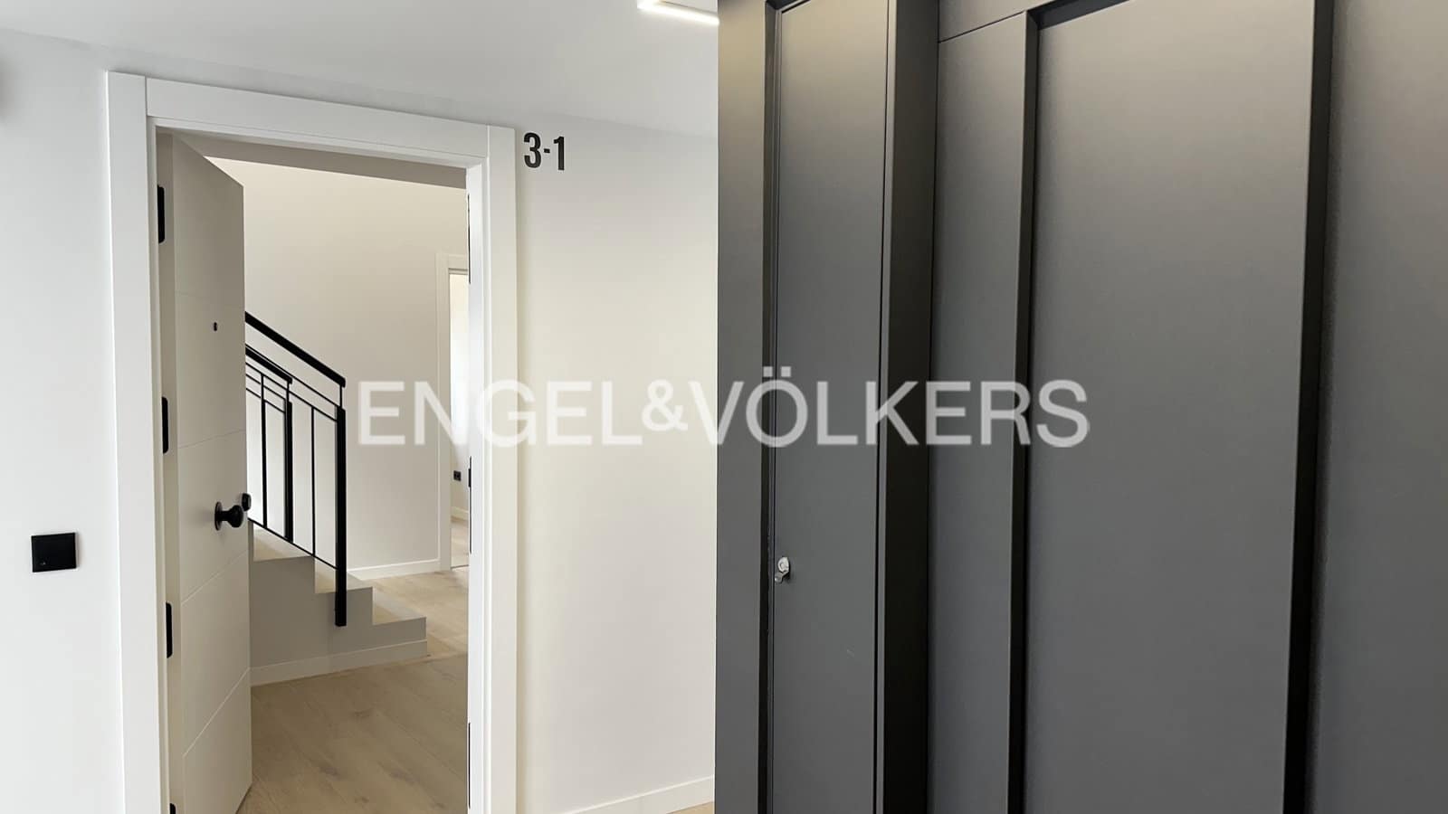 3 bedroom Apartment for sale in Figueres - € 290,000 (Ref: 9832004)