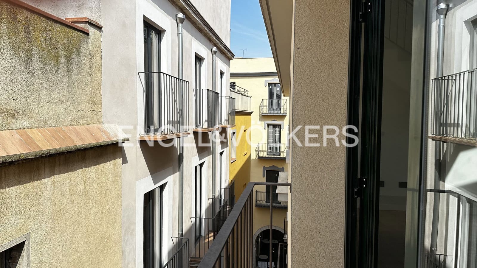 3 bedroom Apartment for sale in Figueres - € 290,000 (Ref: 9832004)