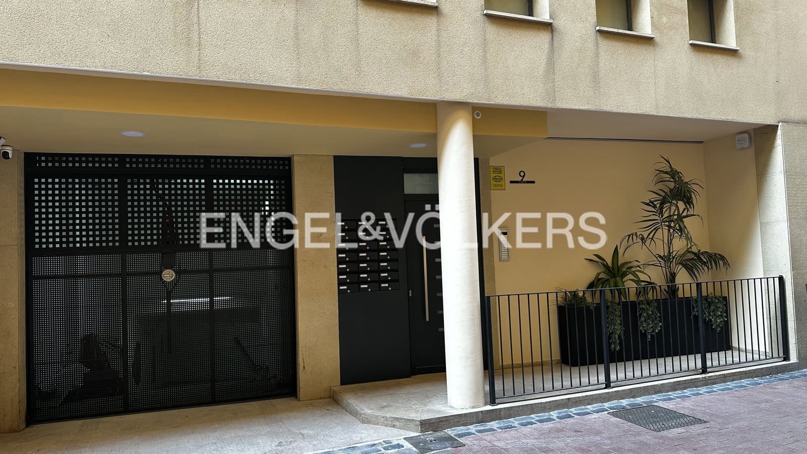 3 bedroom Apartment for sale in Figueres - € 290,000 (Ref: 9832004)