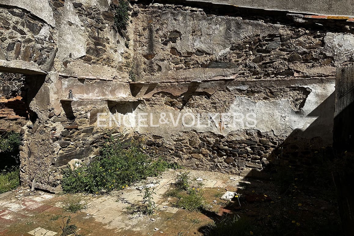 Ruin for sale in Espolla - € 100,000 (Ref: 9834571)