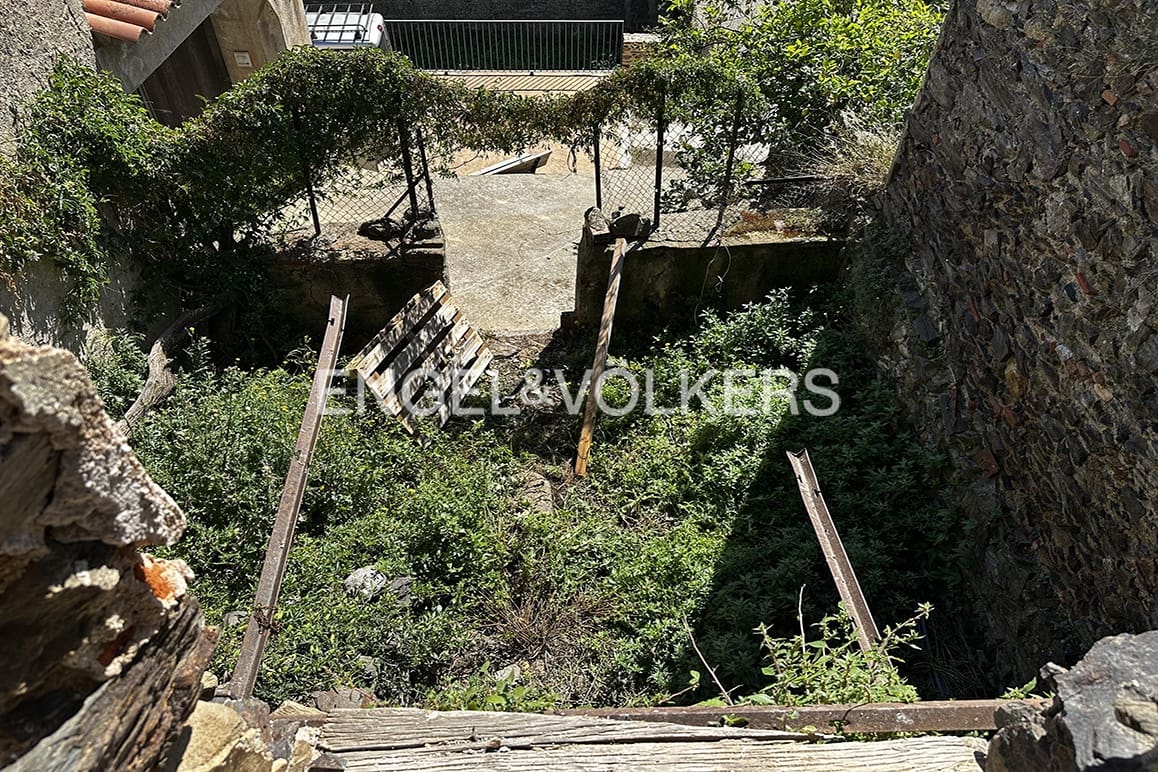 Ruin for sale in Espolla - € 100,000 (Ref: 9834571)