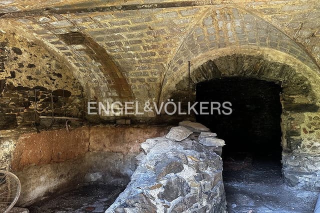 Ruine zu verkaufen in Espolla - 83.000 € (Ref: 9834571)