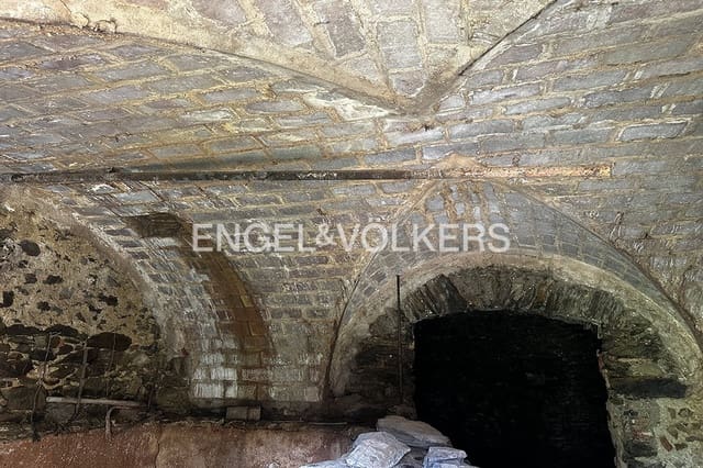 Ruine zu verkaufen in Espolla - 83.000 € (Ref: 9834571)