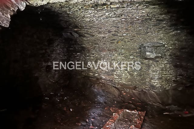 Ruine zu verkaufen in Espolla - 83.000 € (Ref: 9834571)