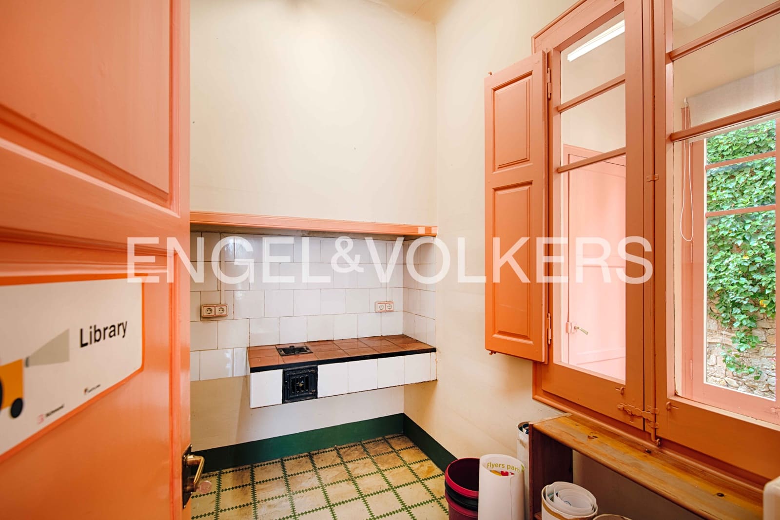 8 bedroom Townhouse for sale in Figueres with garage - € 395,000 (Ref: 9838289)