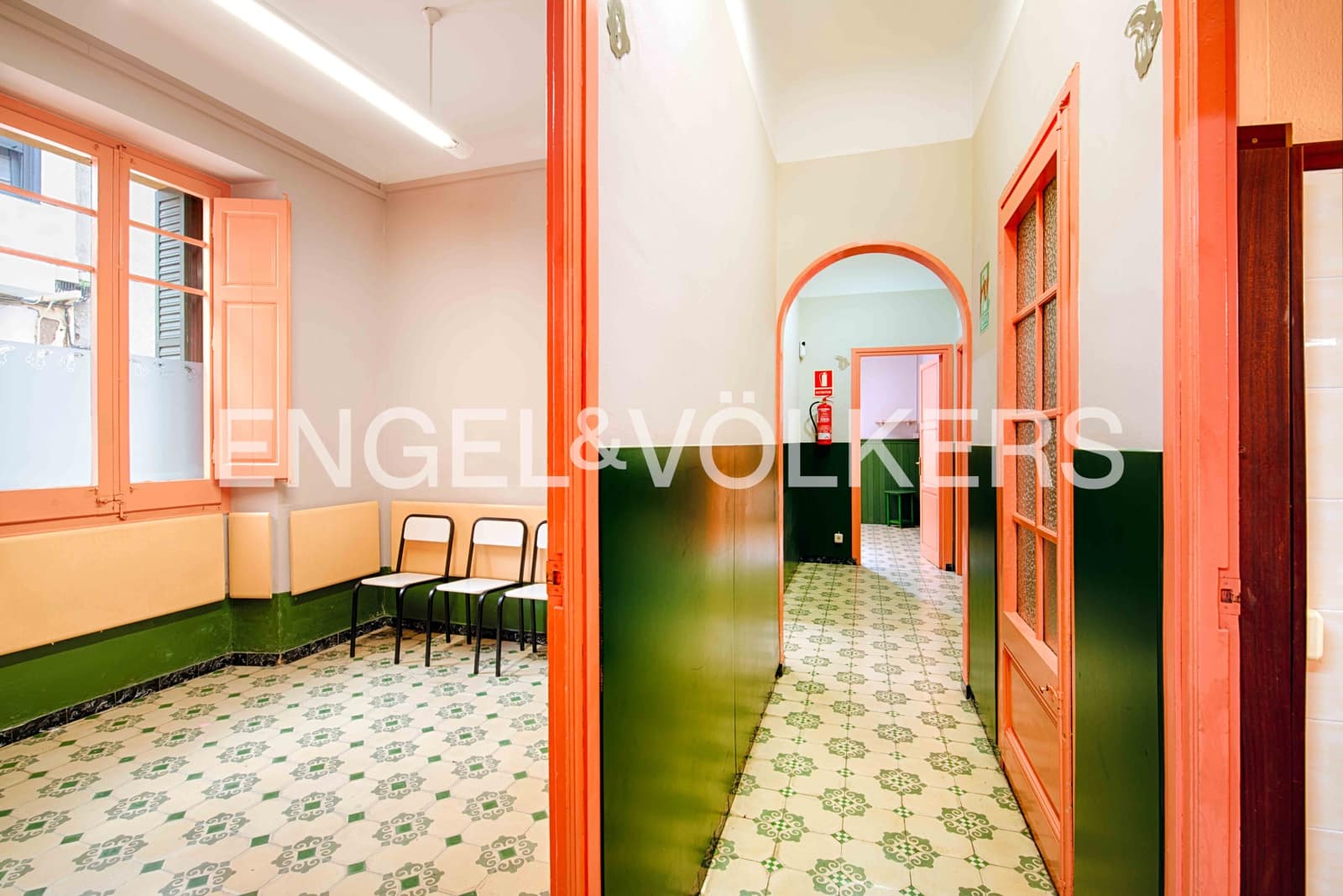 8 bedroom Townhouse for sale in Figueres with garage - € 395,000 (Ref: 9838289)