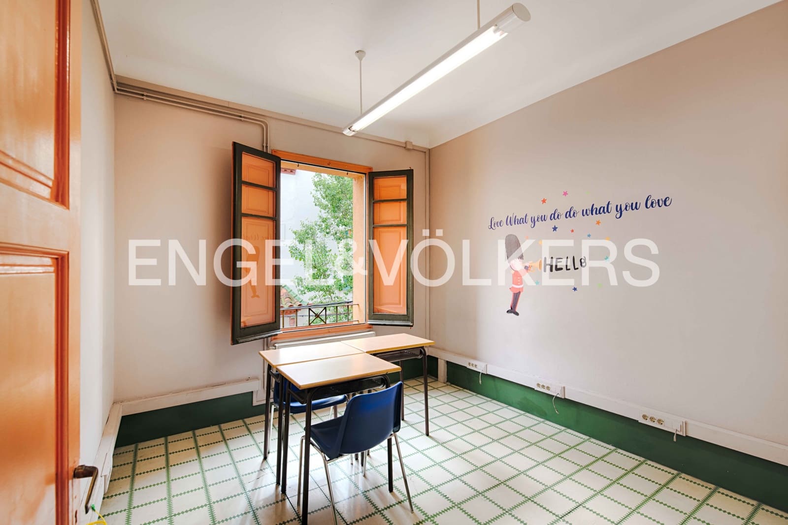 8 bedroom Townhouse for sale in Figueres with garage - € 395,000 (Ref: 9838289)