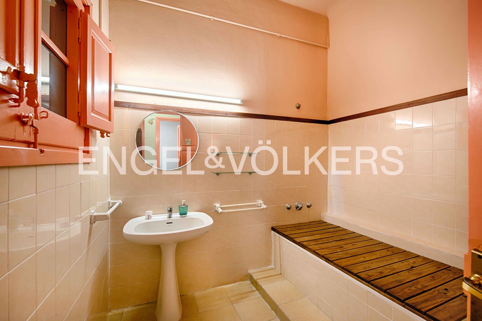 8 bedroom Townhouse for sale in Figueres with garage - € 395,000 (Ref: 9838289)