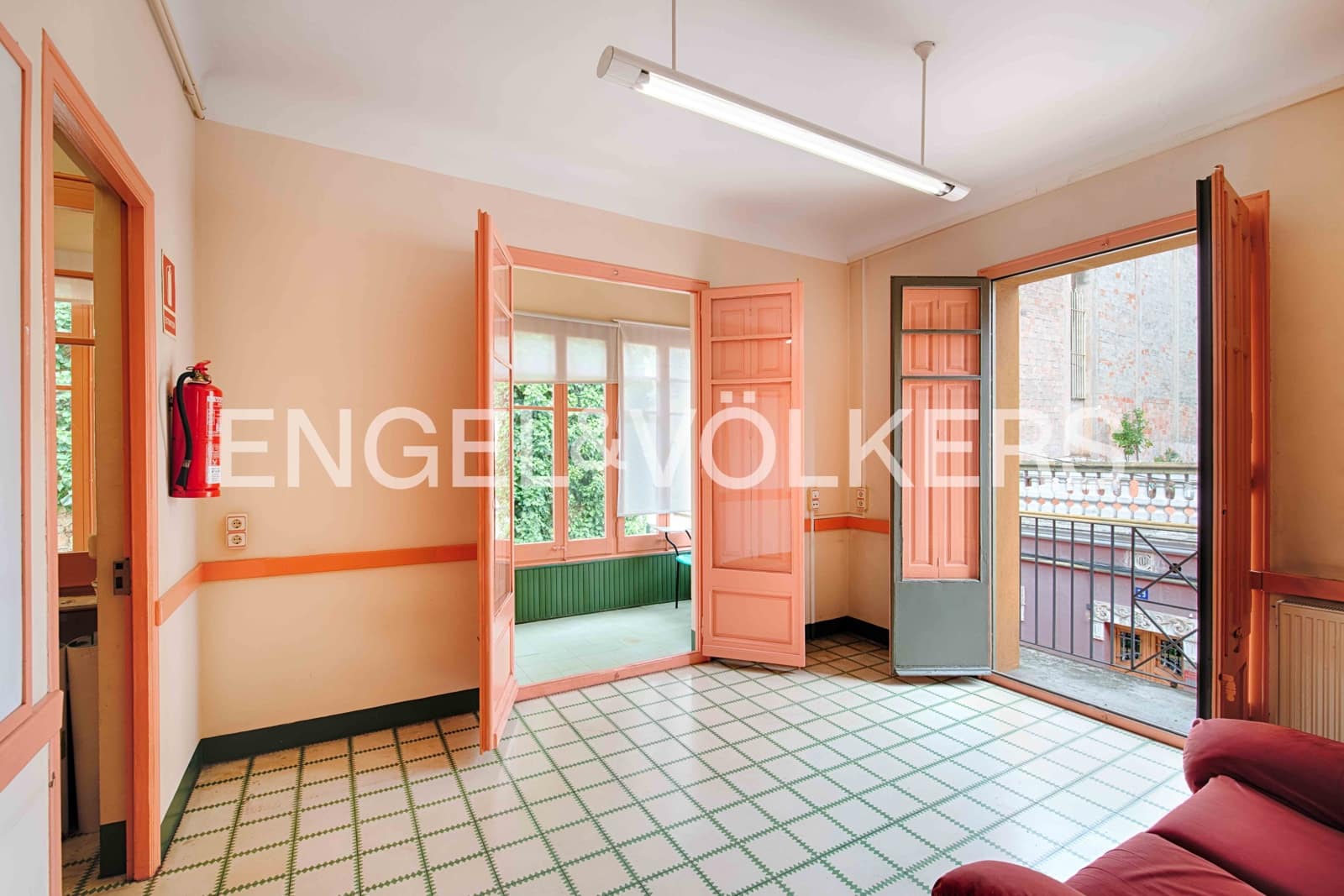 8 bedroom Townhouse for sale in Figueres with garage - € 395,000 (Ref: 9838289)