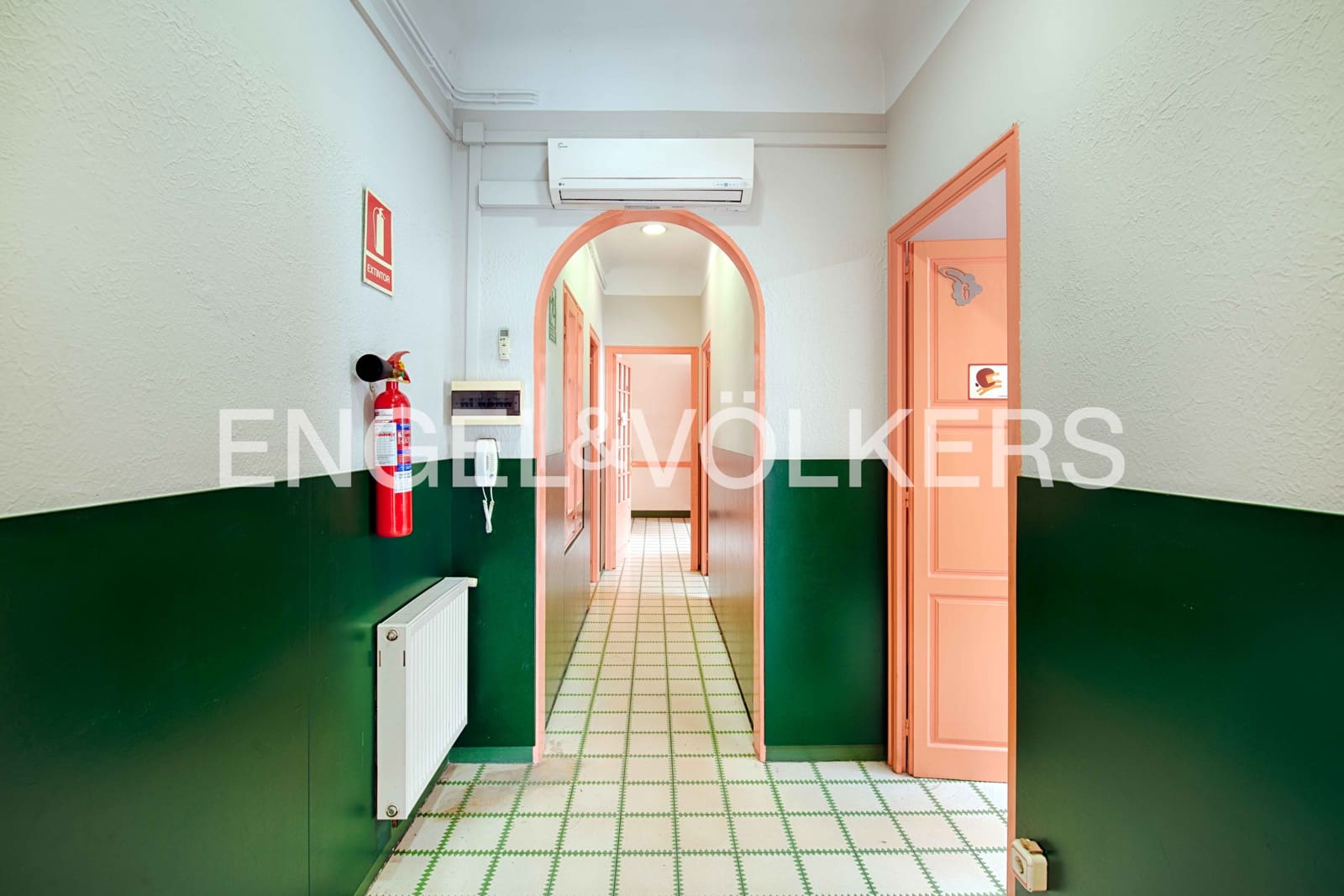 8 bedroom Townhouse for sale in Figueres with garage - € 395,000 (Ref: 9838289)