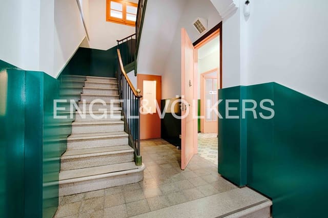 8 soveværelse Byhus til salg i Figueres med garage - € 395.000 (Ref: 9838289)