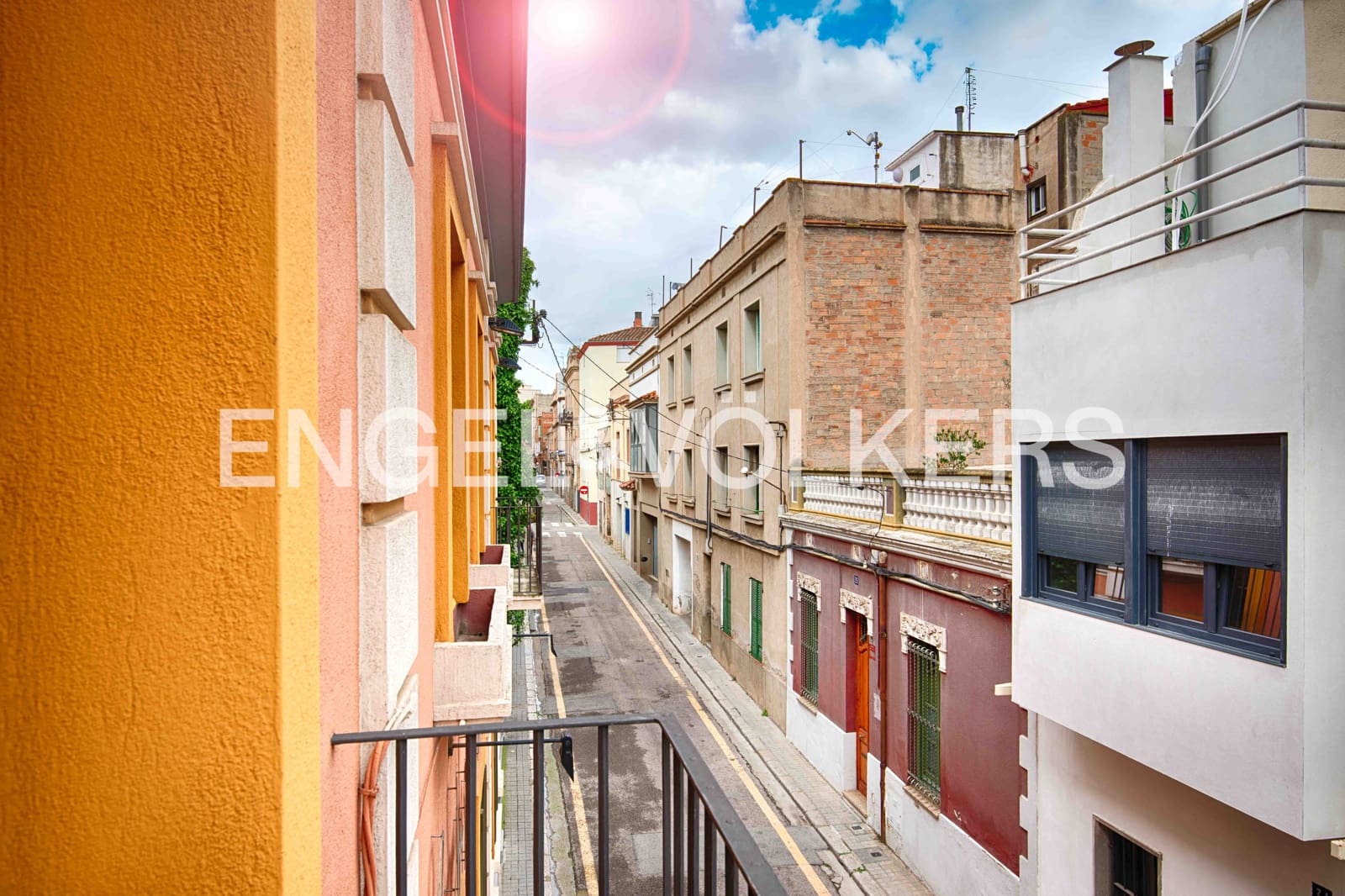 8 bedroom Townhouse for sale in Figueres with garage - € 395,000 (Ref: 9838289)