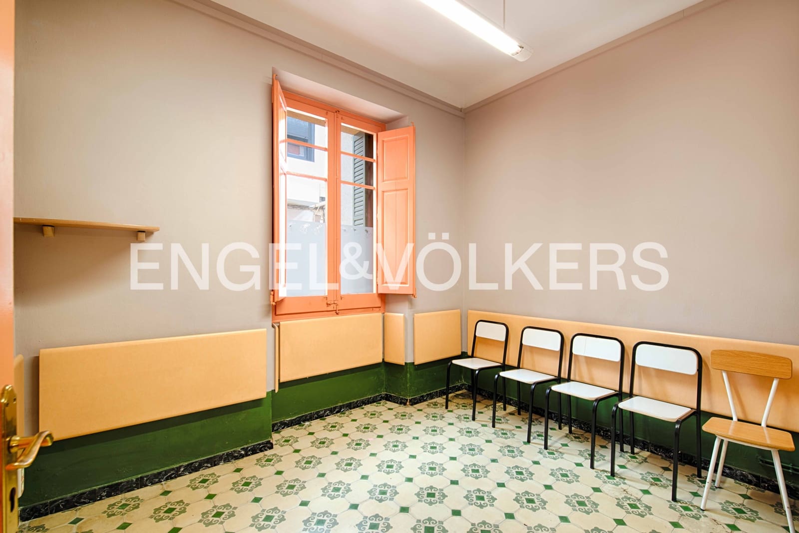 8 bedroom Townhouse for sale in Figueres with garage - € 395,000 (Ref: 9838289)