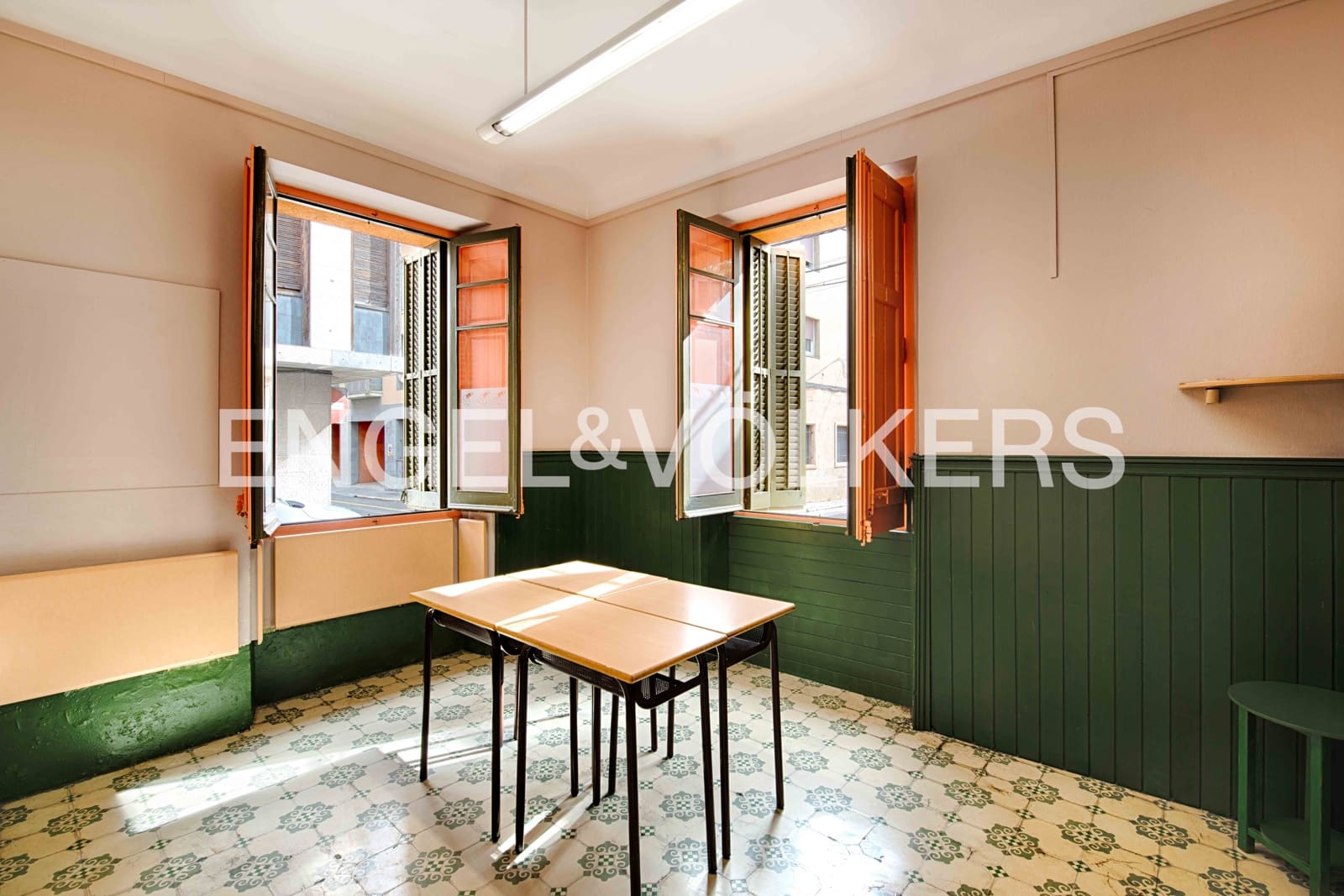 8 bedroom Townhouse for sale in Figueres with garage - € 395,000 (Ref: 9838289)