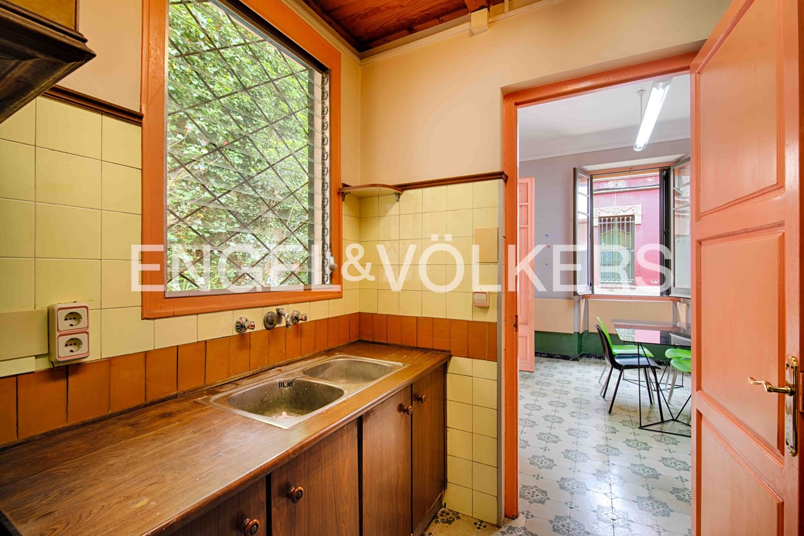 8 bedroom Townhouse for sale in Figueres with garage - € 395,000 (Ref: 9838289)