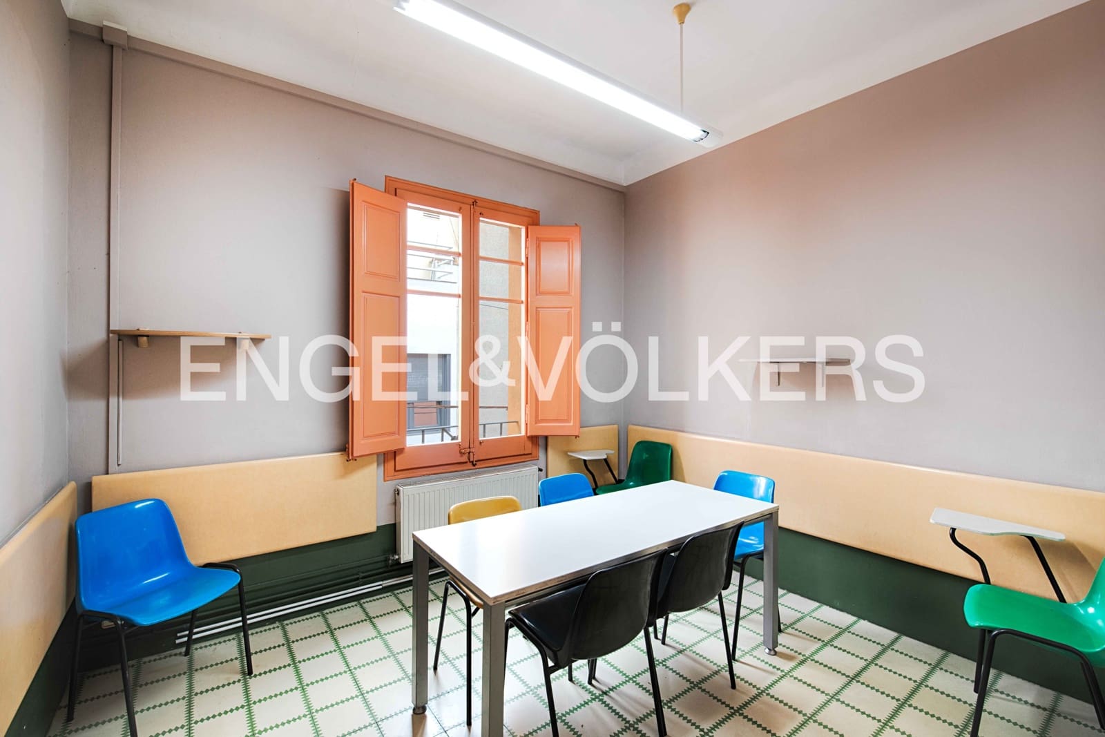 8 bedroom Townhouse for sale in Figueres with garage - € 395,000 (Ref: 9838289)