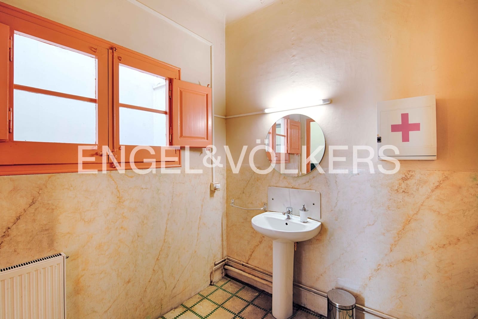 8 bedroom Townhouse for sale in Figueres with garage - € 395,000 (Ref: 9838289)